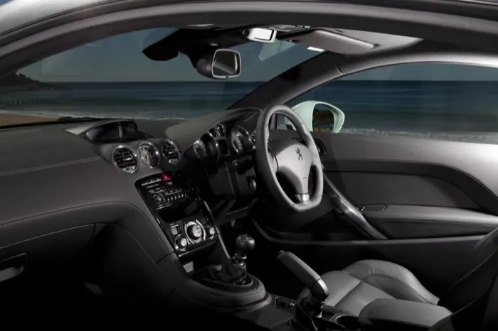Air Con Not Cold? When Your Car Needs a Re-Gas