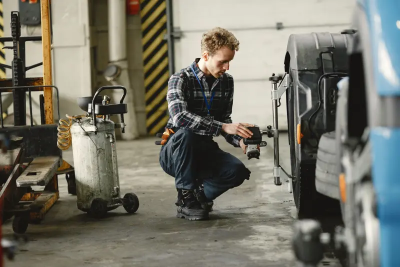 Tyre fitting at 100-106 Ber Street: new valve, balanced and torqued by hand